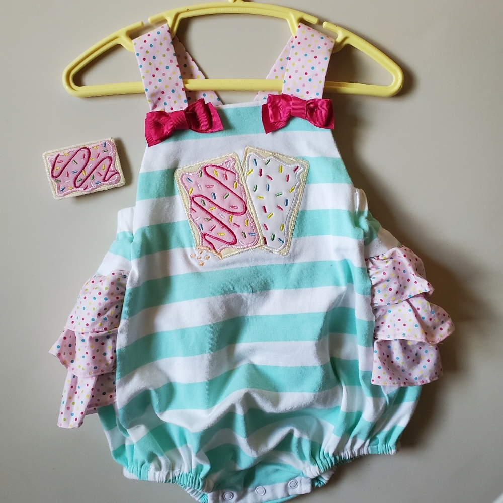 Ricrac and ruffles bubble w/ matching clip